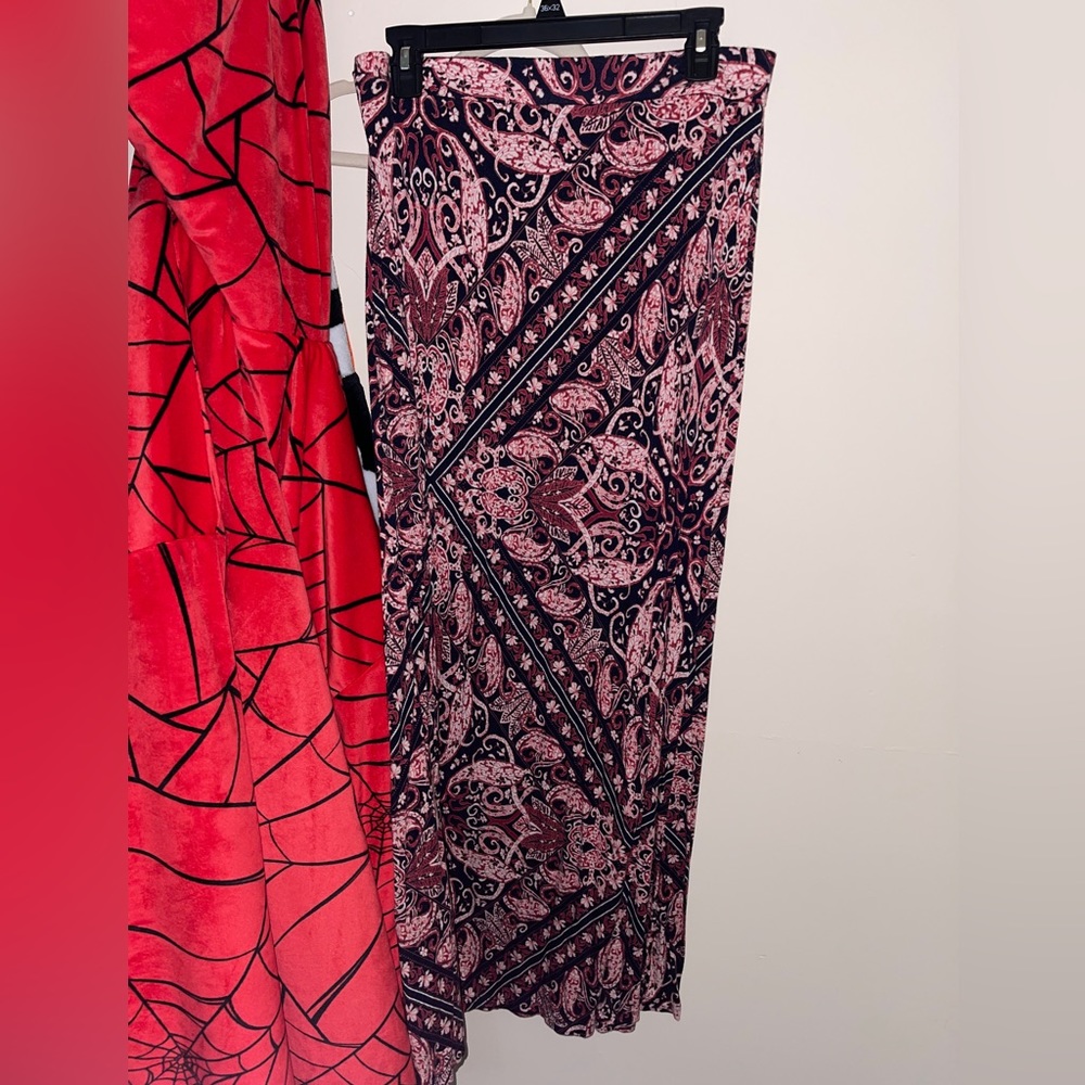 Floral skirt with slit